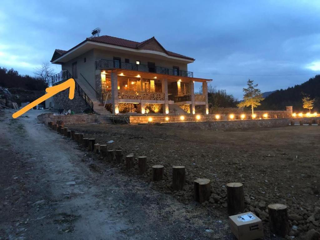 ホテル Vila Shen Maria Voskopojë エクステリア 写真